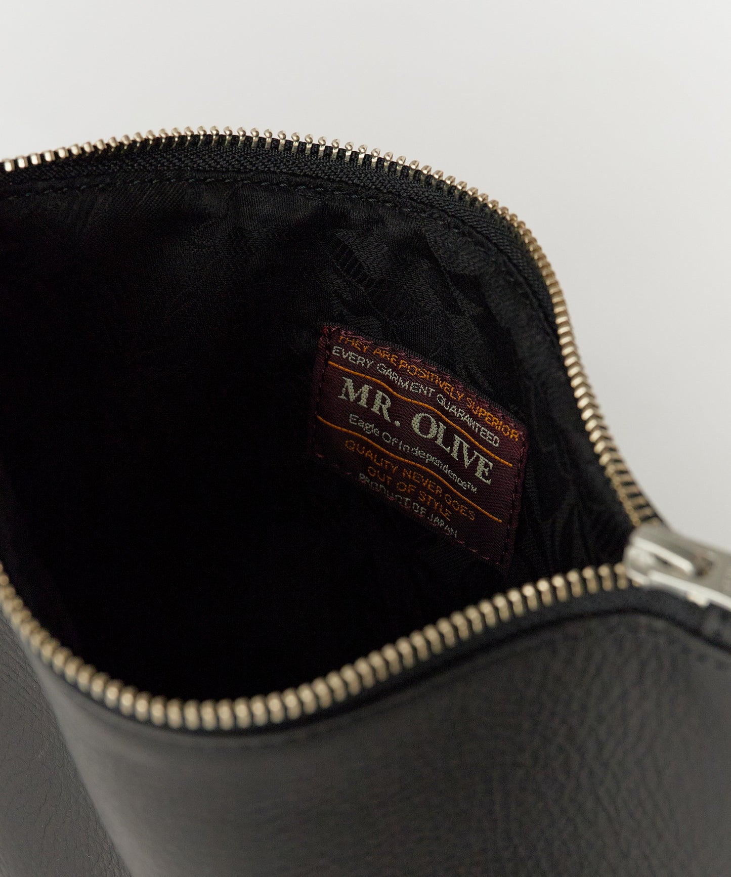 MR.OLIVE / WATER PROOF WASHABLE LEATHER / ジッパー付きスモールサコッシュ