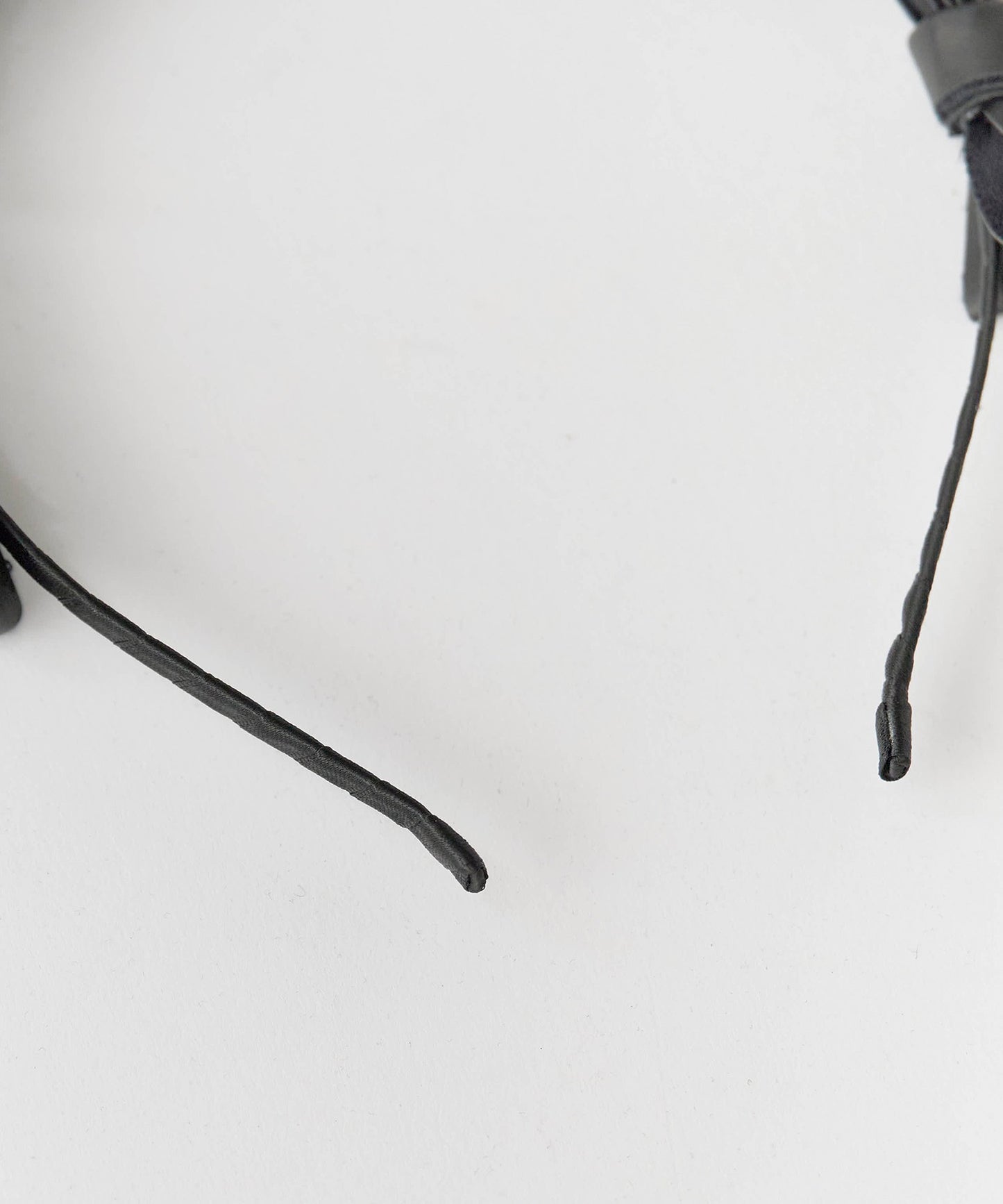 TRESSE / Ribbon Serre-tete in leather レザー カチューシャ