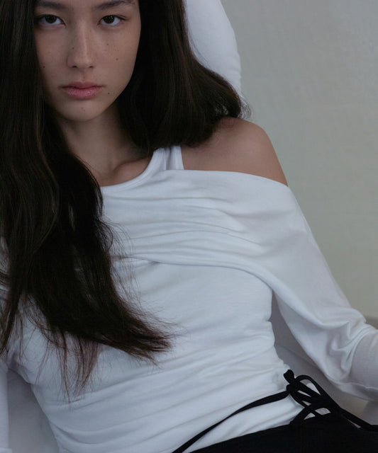 anggae / PETAL OFF SHOULDER T-SHIRT