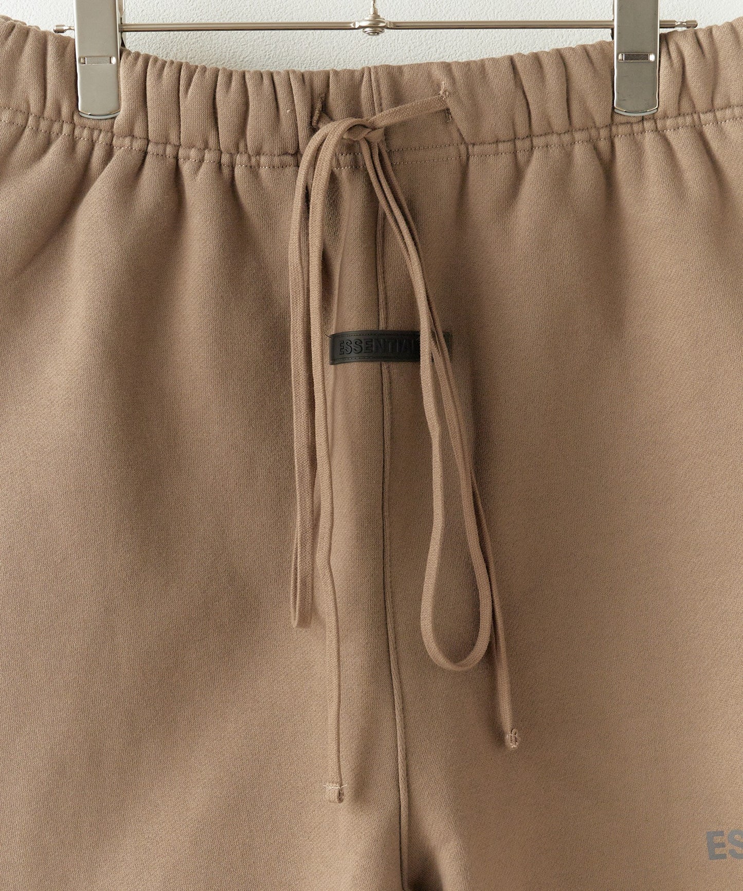 FOG ESSENTIALS / RUBBER TAG SWEAT SHORTS