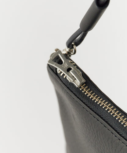 MR.OLIVE / WATER PROOF WASHABLE LEATHER / ジッパー付きスモールサコッシュ