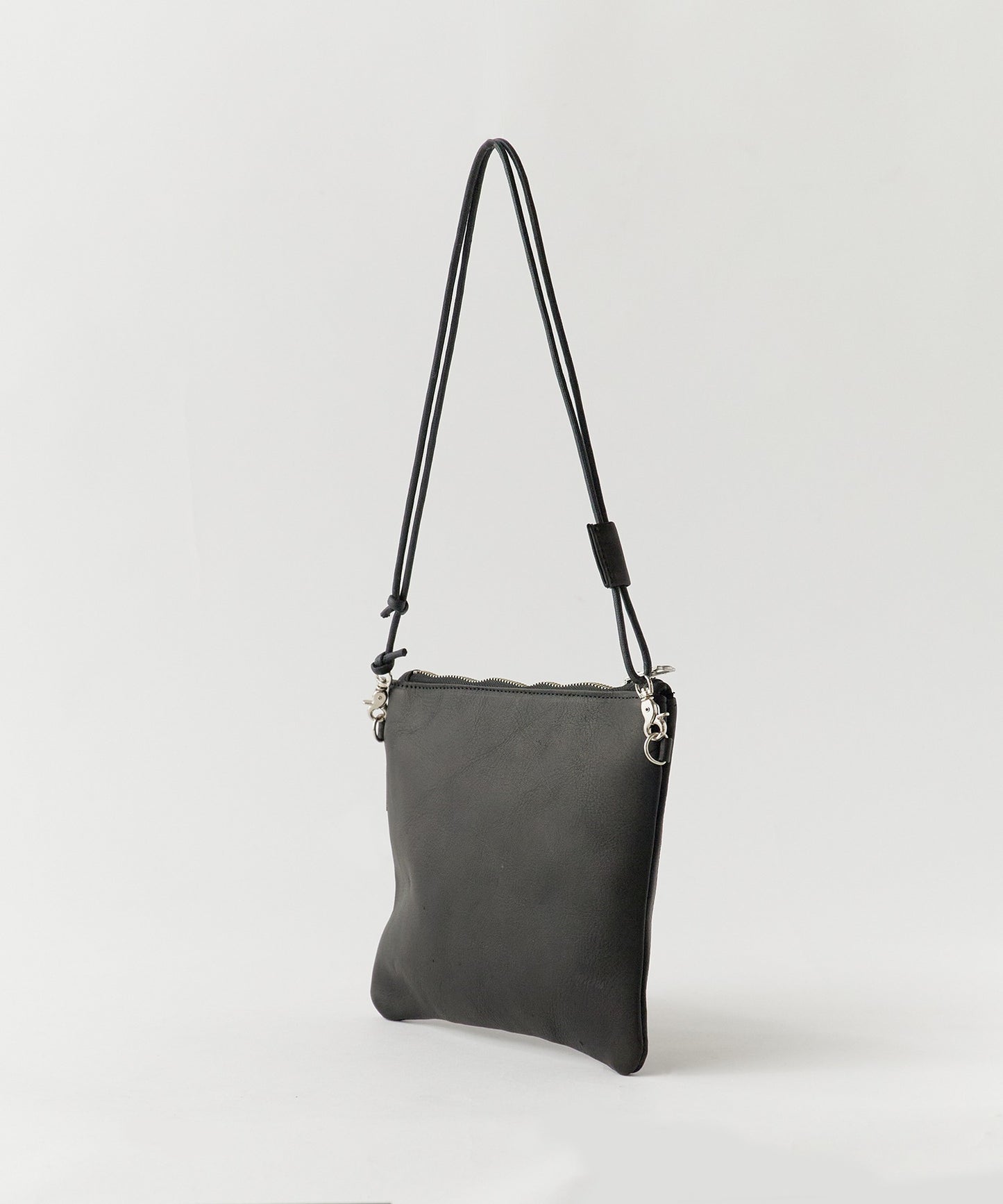 MR.OLIVE / WATER PROOF WASHABLE LEATHER / ジッパー付きスモールサコッシュ