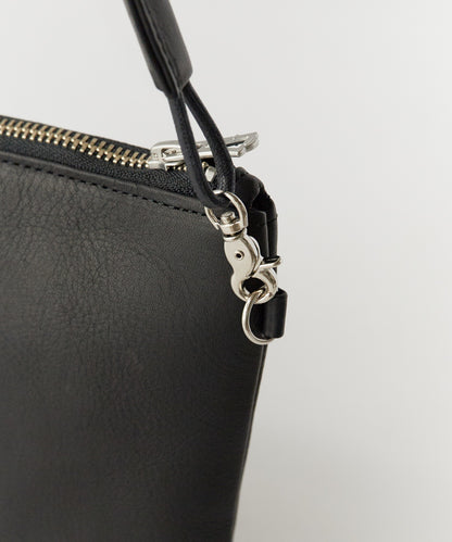 MR.OLIVE / WATER PROOF WASHABLE LEATHER / ジッパー付きスモールサコッシュ