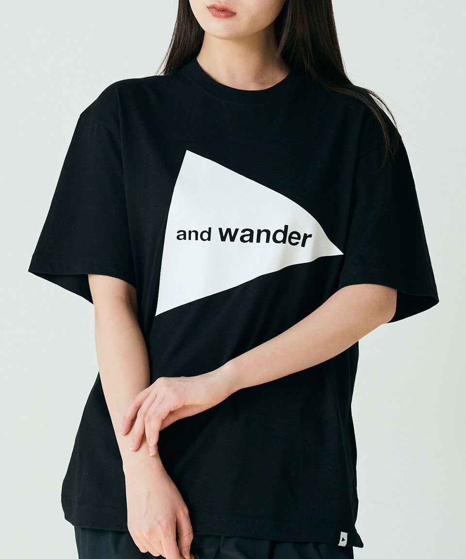 and wander/アンドワンダー big logo T