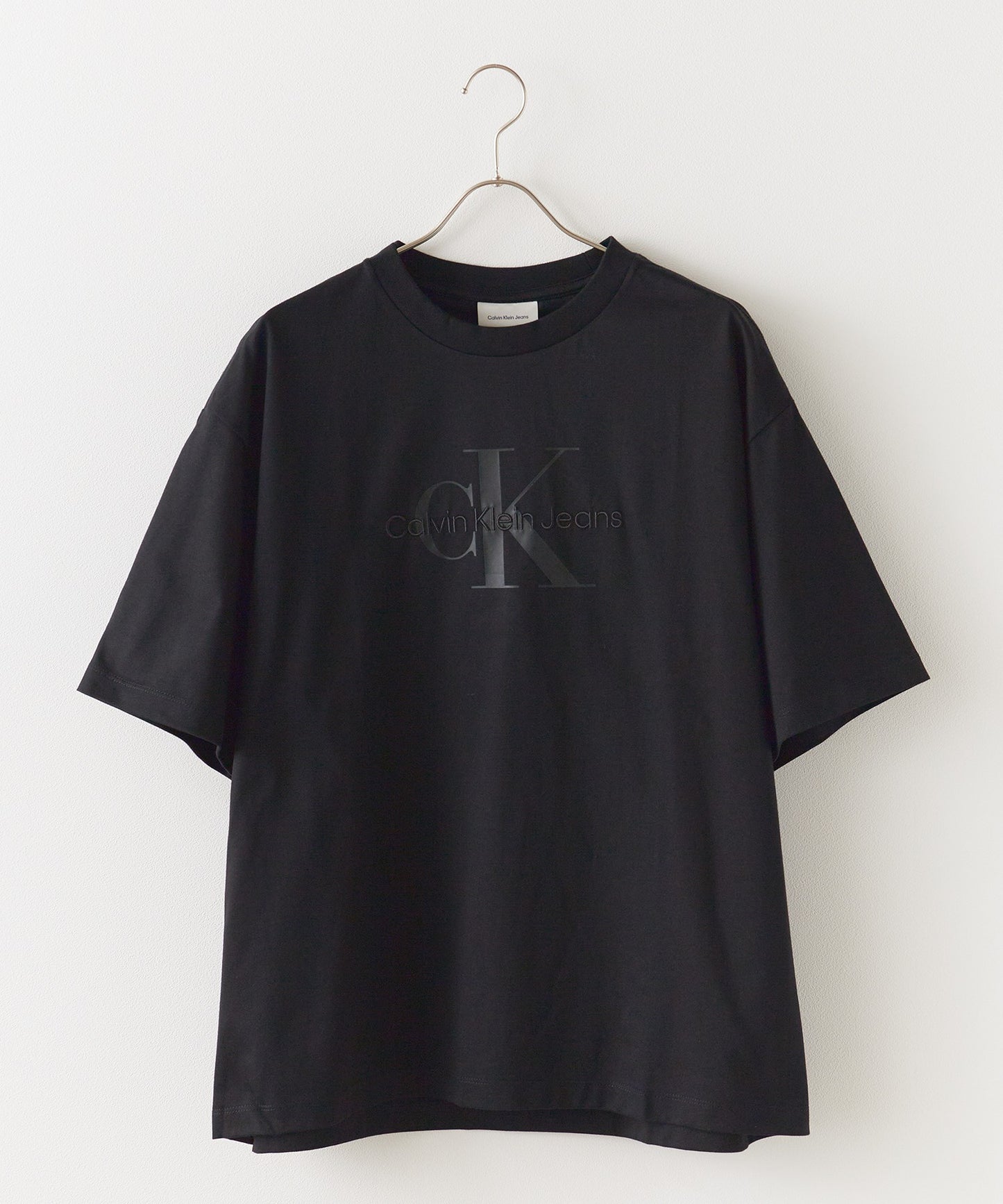 Calvin Klein / SS HERO MONOGRAM HVYWT TEE 16S