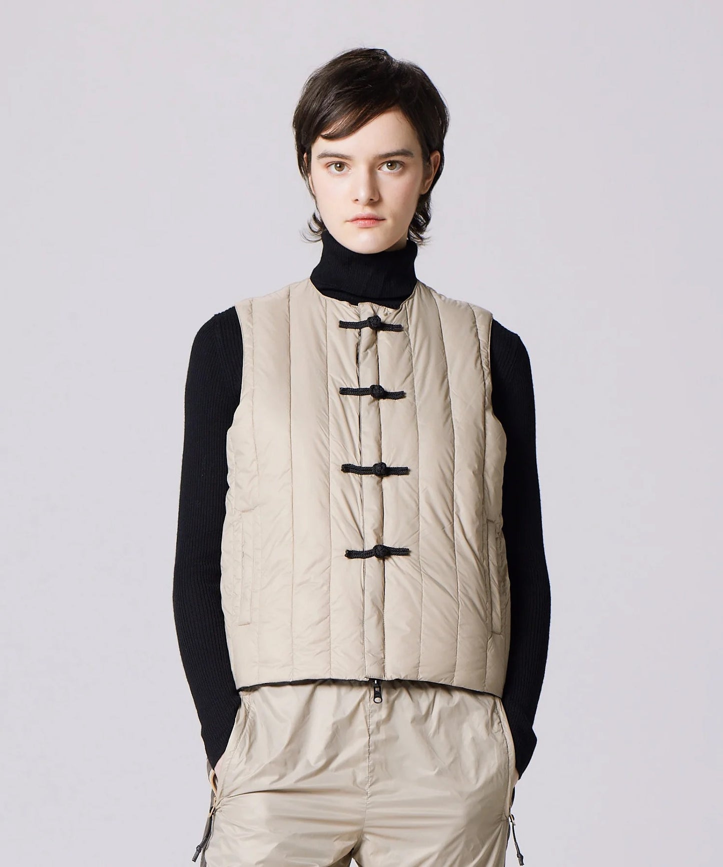 TAION / REVERSIBLE CHINA BUTTON INNER DOWN VEST