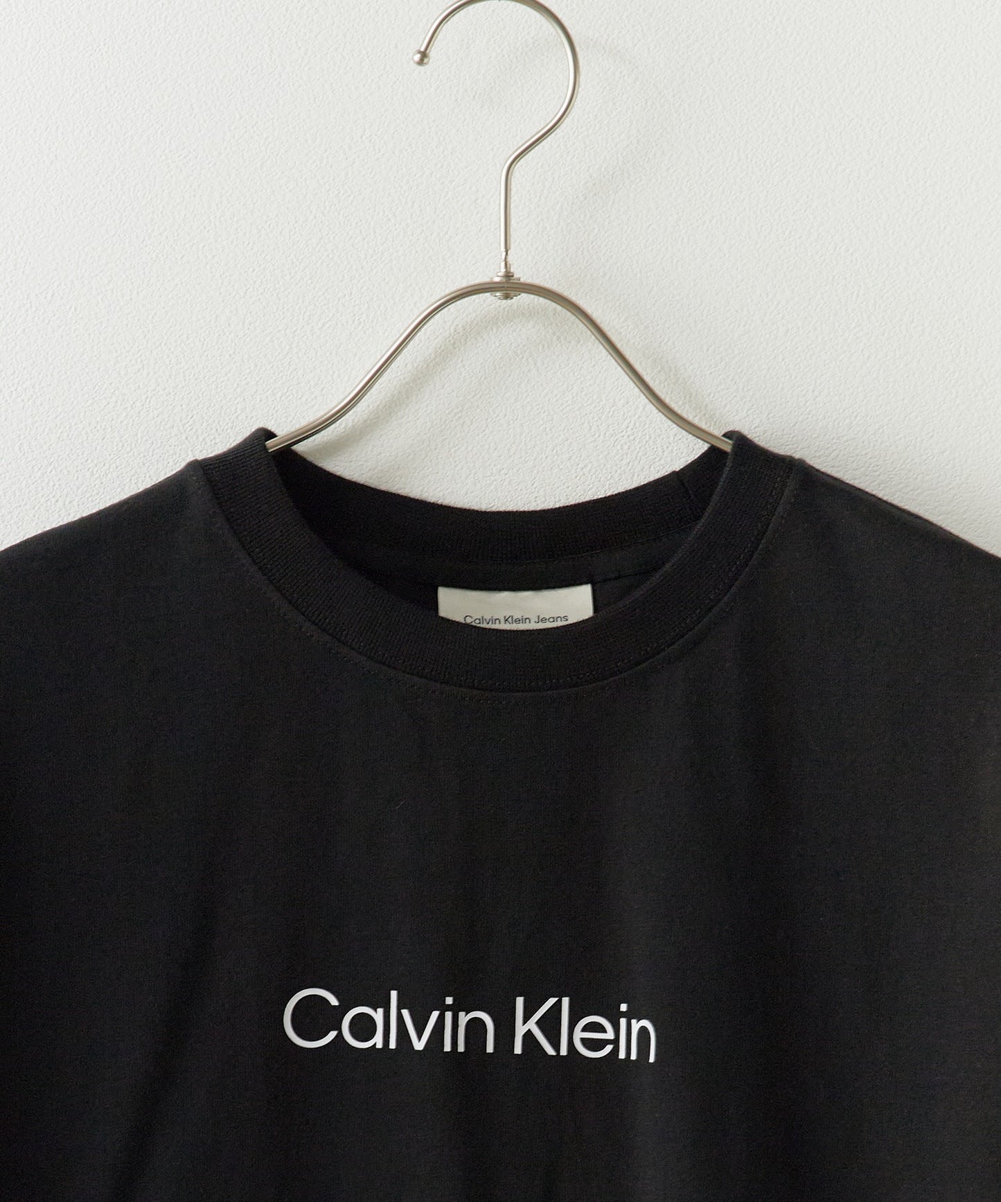 Calvin Klein / SS RLXD STANDARD LOGO CREWNK TEE