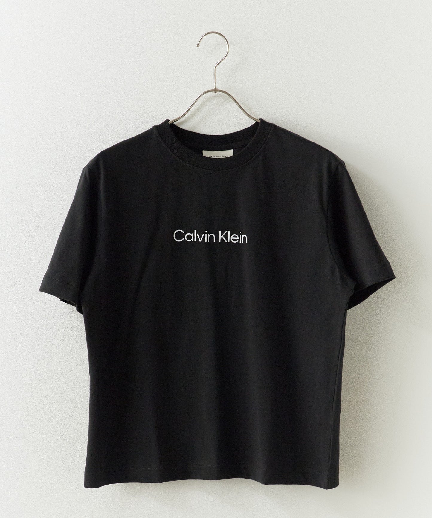 Calvin Klein / SS RLXD STANDARD LOGO CREWNK TEE