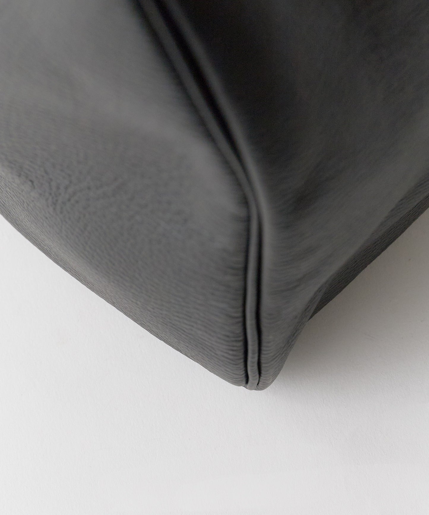 YOUNG & OLSEN / EMBOSSED LEATHER D BOSTON M