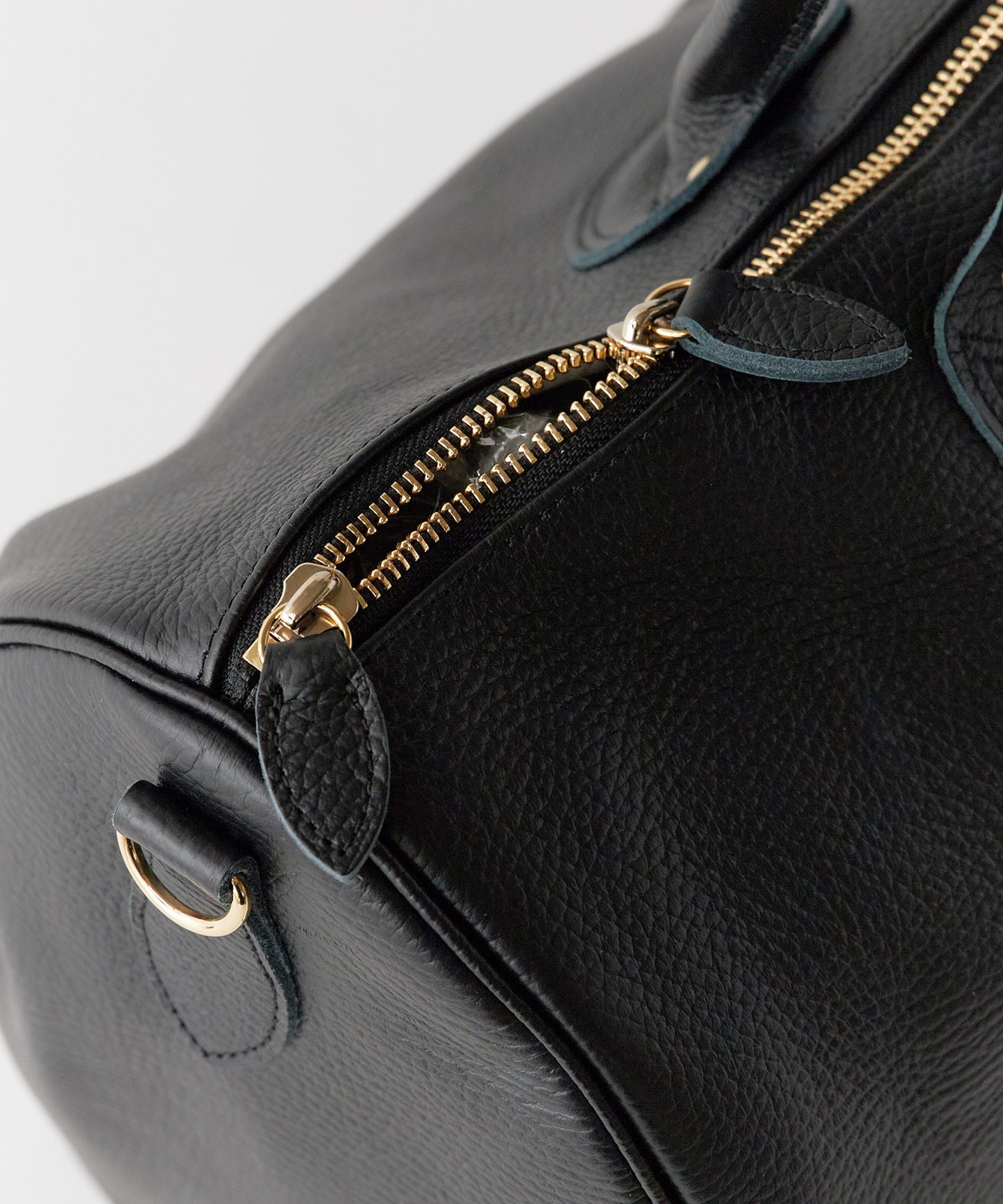 YOUNG & OLSEN / EMBOSSED LEATHER D BOSTON M
