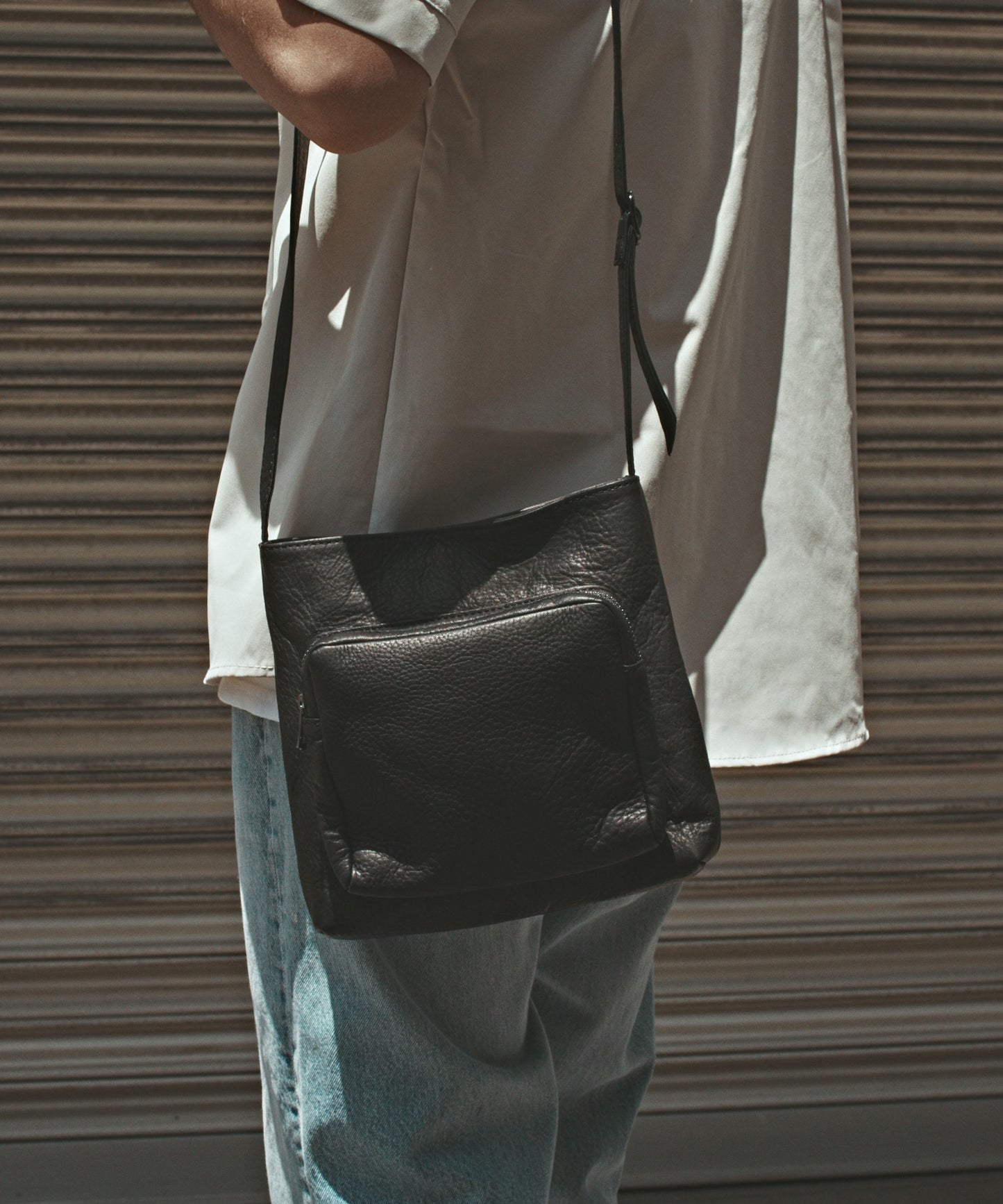 MR.OLIVE / IMPERMA-LEATHER/GUSSET POCKET COMPACT SHOULDER BAG ショルダーバッグ