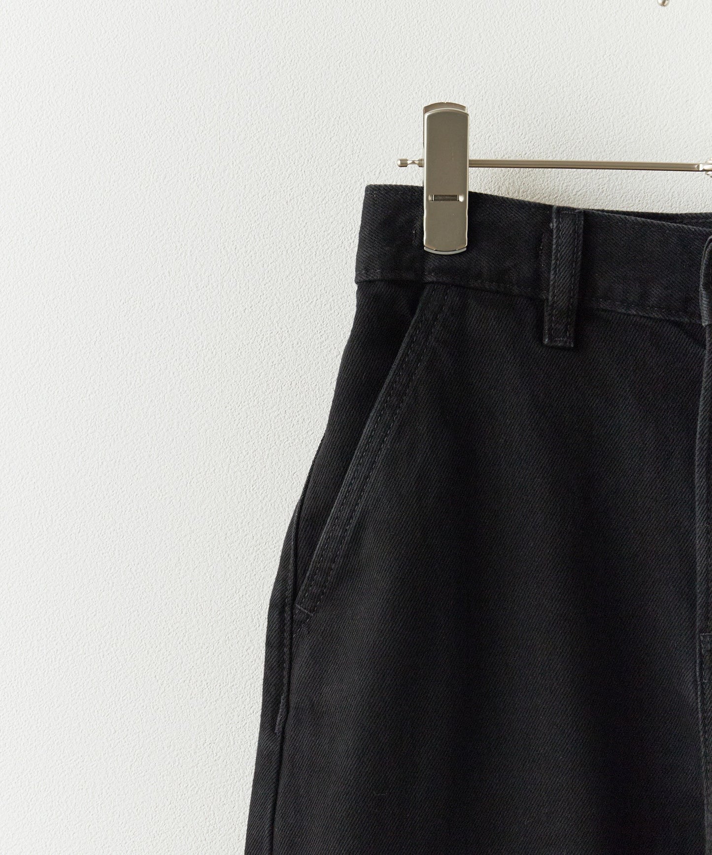 Calvin Klein / TROUSER BARREL SOFT BLACK