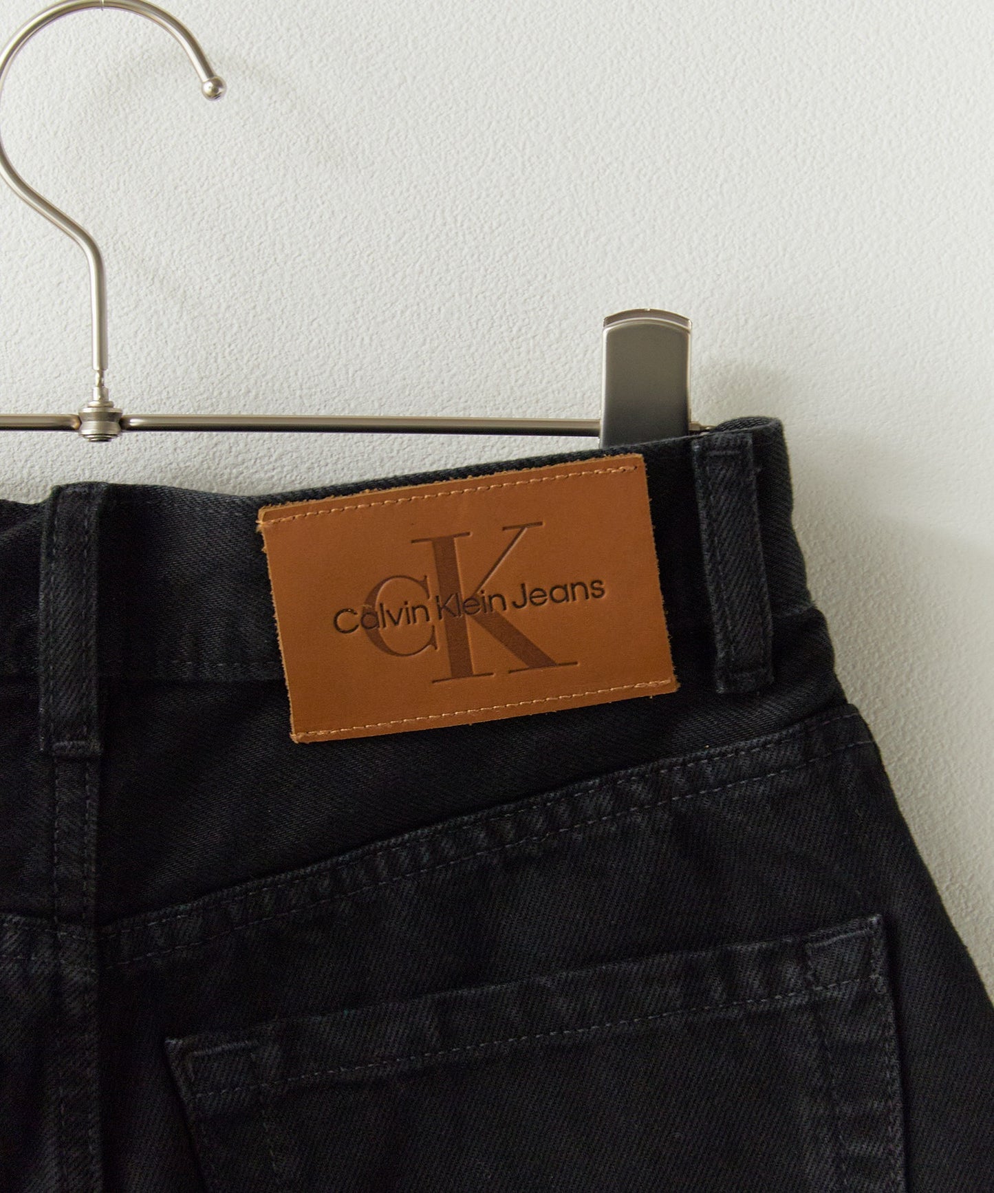 Calvin Klein / TROUSER BARREL SOFT BLACK